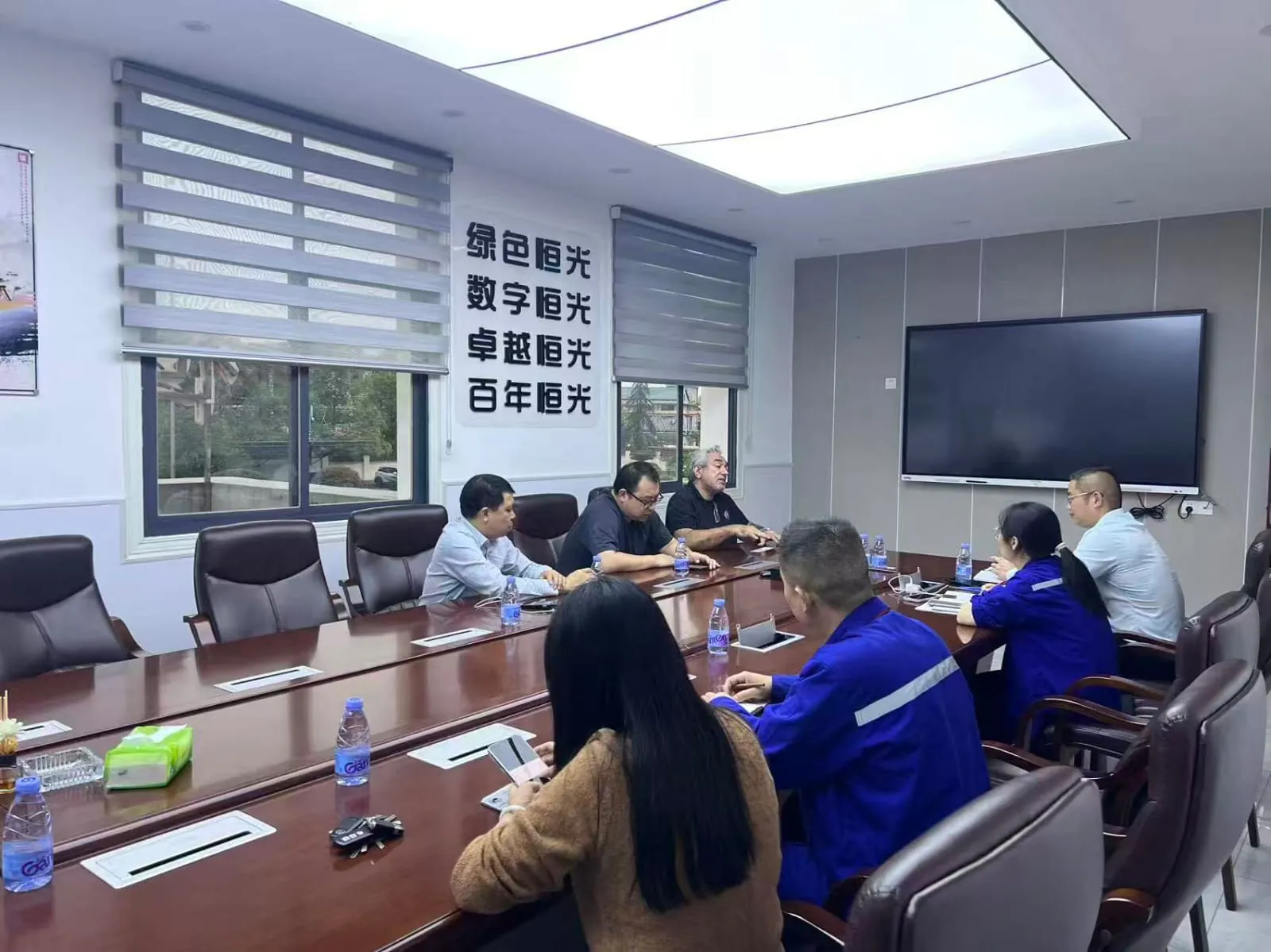 Tim GFTx dan Hengguang berdiskusi di ruang rapat Hengguang