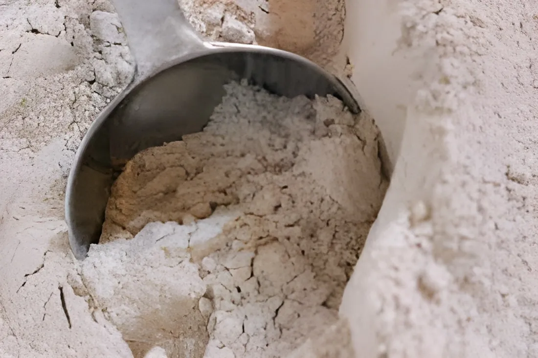 小麦粉与金属量勺